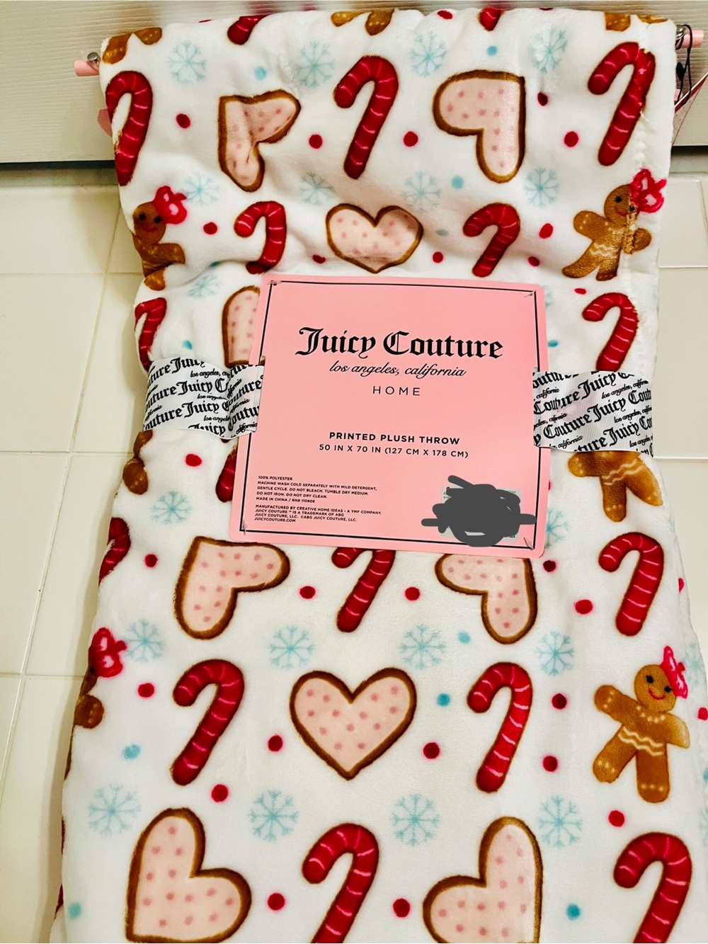 Juicy Couture Candy
Cane Gingerbread
Man Hearts
Christmas Plush
Throw Blanket